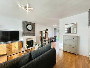 Lounge- click for photo gallery